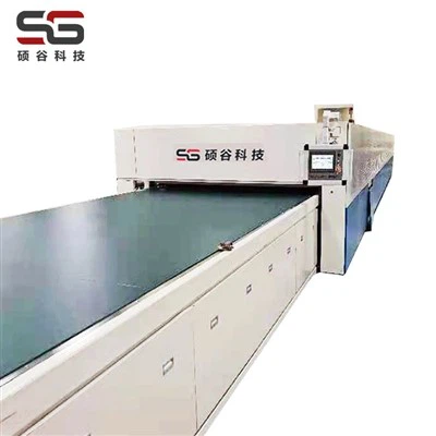 Stroj na výrobu solárnych panelov